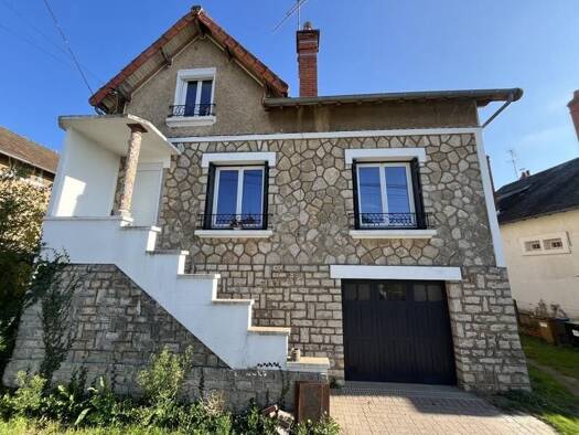 Maison à vendre 120 960 € 4 pièces 3 chambres 94,8 m² 624 m² de terrain Vernet Saint-Amand-Montrond 18200