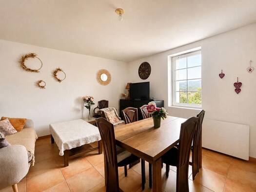 Appartement à vendre 97 000 € 3 pièces 2 chambres 45 m² Étage 2/2 Pignans 83790