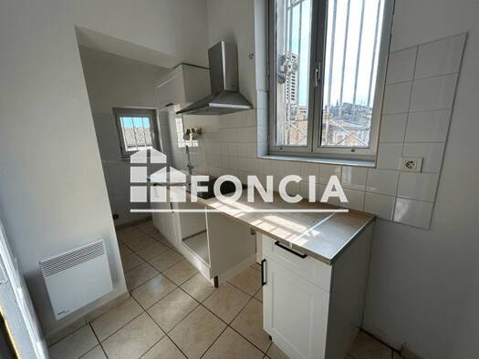 Appartement à louer 660 € 3 pièces 2 chambres 81 m² 3ème étage Centre Ville Bagnols-sur-Cèze 30200