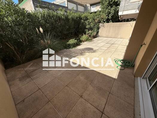 Appartement à louer 1 002 € 3 pièces 2 chambres 69,5 m² RDC Centre Ville Salon-de-Provence 13300