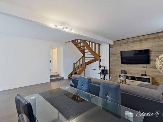 Duplex à vendre 215 000 € 4 pièces 3 chambres 106 m² Est Trévoux 01600