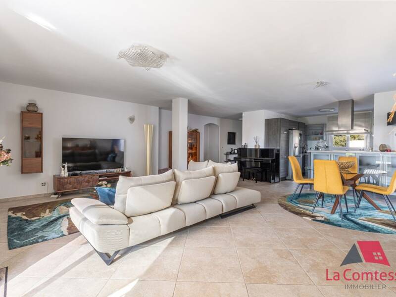 Maison à vendre, 160m², LA FARE LES OLIVIERS