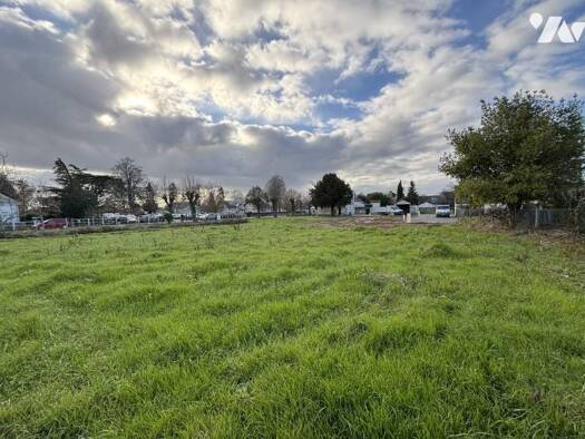 Terrain constructible viabilisé à vendre 106 000 € 886 m² de terrain Semblançay 37360