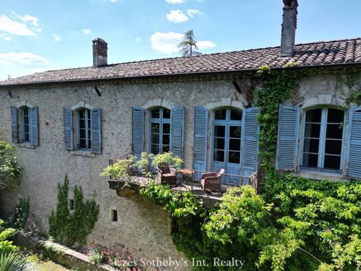 Château à vendre 1 970 000 € 12 pièces 12 chambres 650 m² 5 000 m² de terrain Barjac 30430
