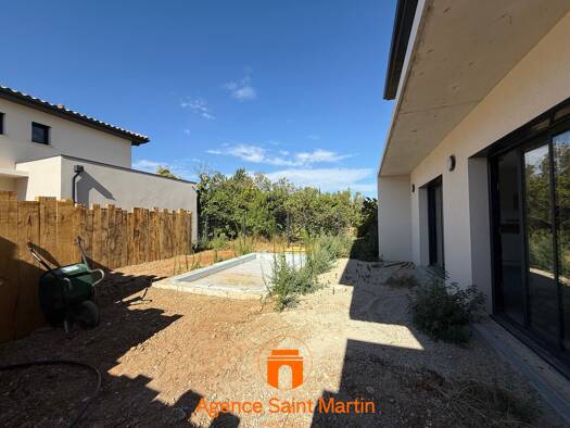 Villa à louer 1 495 € 5 pièces 4 chambres 116 m² 292 m² de terrain Montélimar 26200