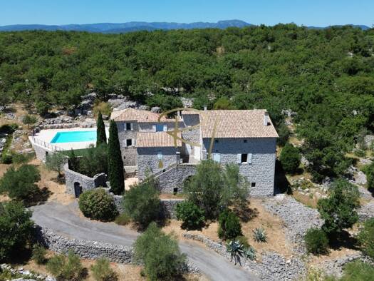 Ferme à vendre 1 295 000 € 10 pièces 5 chambres 267 m² 22 150 m² de terrain Labeaume 07120