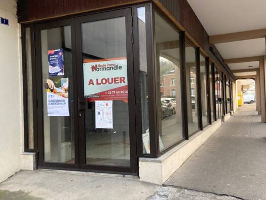 Local commercial à louer 840 € 90 m² de surface de vente Gaillon 27600