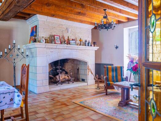 Maison à vendre 464 000 € 8 pièces 4 chambres 330 m² 1 174 m² de terrain Fresnay-sur-Sarthe 72130