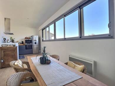 Appartement à vendre 234 000 € 2 pièces 1 chambre 37 m² Dernier étage, Étage 2/2 Hôtel de Ville-Quinconce-Saint Seurin-Fondaudège Bordeaux 33000