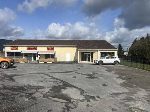 Activités diverses à vendre Fonds de commerce 77 000 € 100 m² de surface de vente Montguyon 17270
