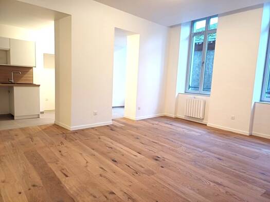 Appartement à louer 705 € 2 pièces 1 chambre 62 m² 2ème étage Centre Ville Chambéry 73000