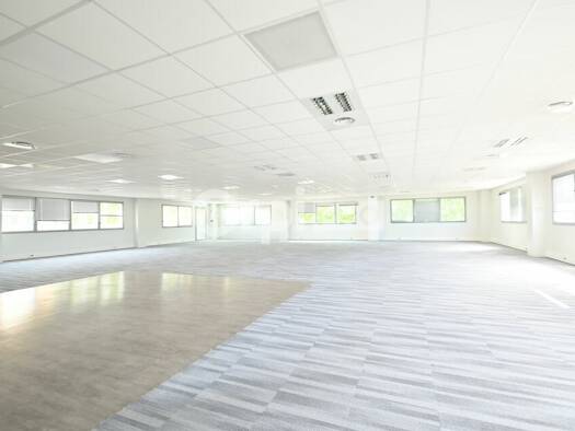 Espace bureau à louer 5 064 € 407 m² de bureaux divisible jusqu'à 407 m² Saint-Priest 69800