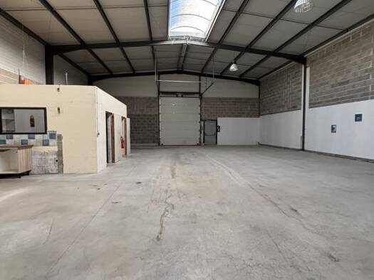 Local commercial à louer 3 216 € 540 m² de surface de vente Ecarts Tonnay-Charente 17430