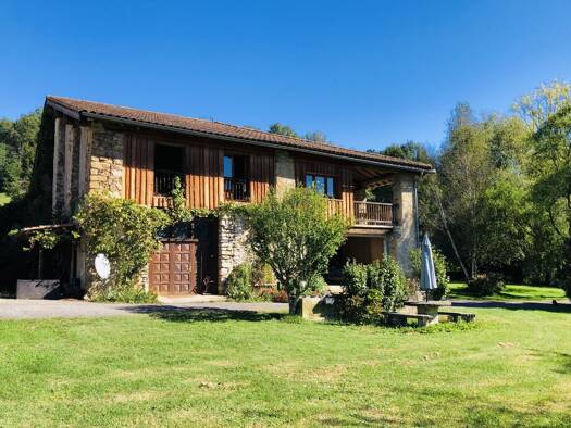Ferme à vendre 340 000 € 6 pièces 2 chambres 200 m² 29 000 m² de terrain La Bastide-de-Sérou 09240