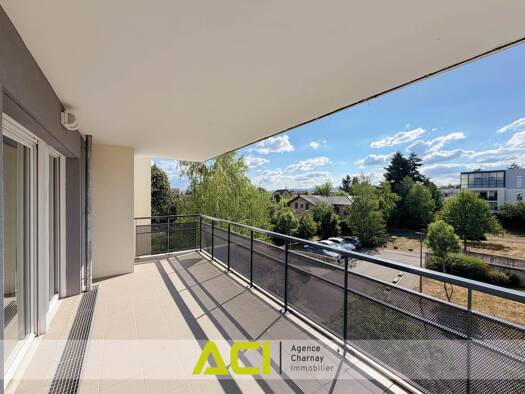 Appartement à vendre 205 000 € 3 pièces 2 chambres 75 m² Étage 2/3 Charnay-lès-Mâcon 71850