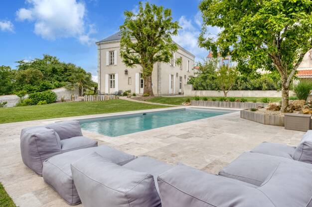 Maison à vendre 1 095 000 € 11 pièces 6 chambres 402 m² 1 800 m² de terrain Rocheservière 85620
