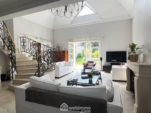 Maison à vendre - Première occupation 949 000 € 6 pièces 3 chambres 190 m² 753 m² de terrain Les Savats Thiais 94320
