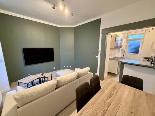 Appartement à louer 900 € 2 pièces 1 chambre 44 m² RDC/1 Château-Landon 77570