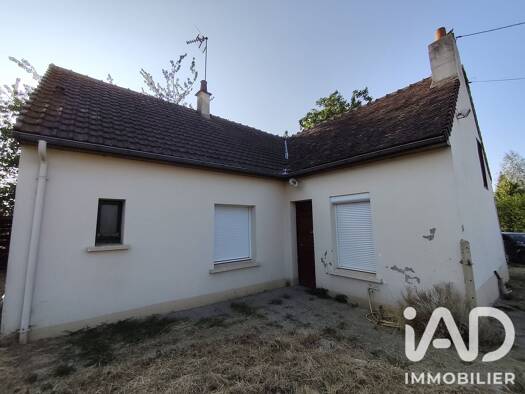 Maison de plain-pied à vendre 54 000 € 3 pièces 3 chambres 67 m² 660 m² de terrain Saint-Rémy-des-Monts 72600