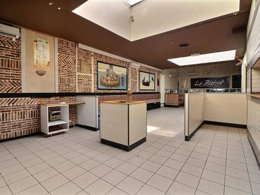 Bar / Café à vendre 145 125 € 190 m² d'espace de restauration Gare-Agora Berck 62600
