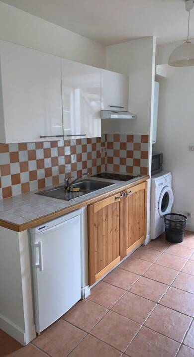Appartement à louer 480 € 1 pièce 30 m² RDC/2 disponible à partir du 16/06/2025 Orleans 45100