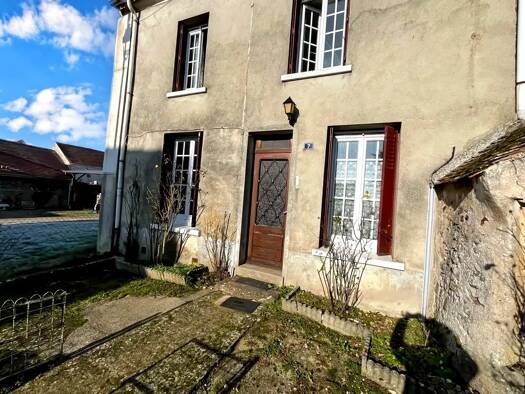 Maison à vendre 127 000 € 4 pièces 3 chambres 79 m² 738 m² de terrain Germigny sous Coulombs 77840