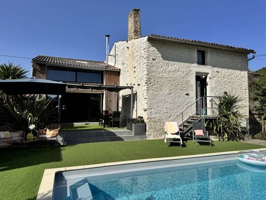 Maison à vendre 417 000 € 8 pièces 5 chambres 210 m² 1 494 m² de terrain Corme-Écluse 17600