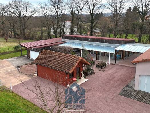 Villa à vendre 569 000 € 10 pièces 6 chambres 315 m² 5 400 m² de terrain Charmeil 03110
