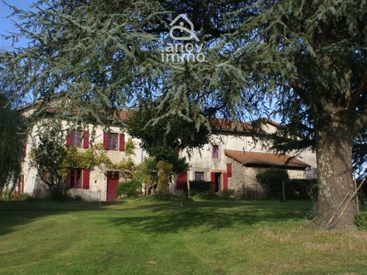 Villa à vendre 185 000 € 7 pièces 2 chambres 240 m² 6 657 m² de terrain Saint-Junien 87200