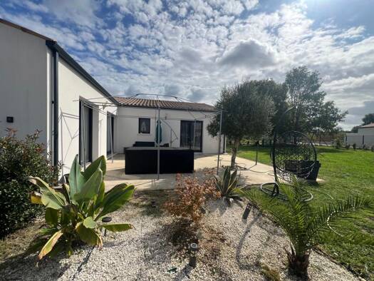 Maison à vendre 371 000 € 5 pièces 4 chambres 129,7 m² 1 223 m² de terrain Saint-André-de-Lidon 17260