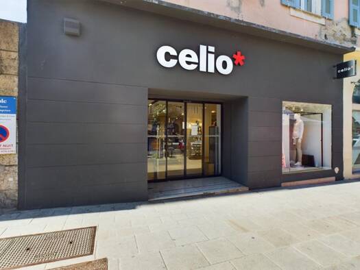 Local commercial avec bail commercial 99 000 € 168 m² de surface de vente Gare Ajaccio 20000