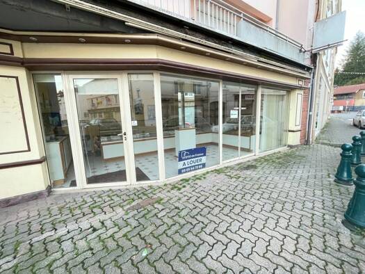 Appartement à louer 1 500 € 280 m² Firmi 12300