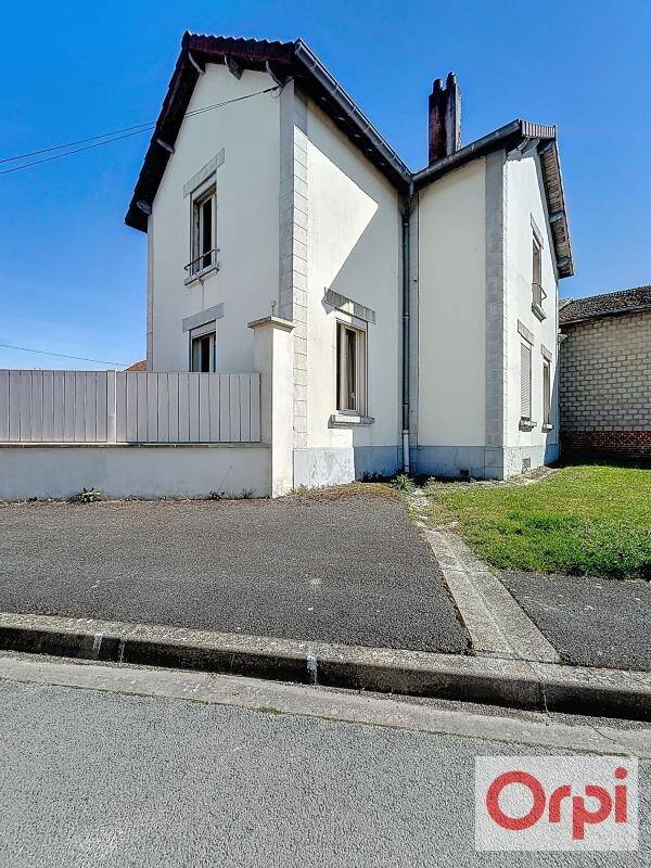 Maison à vendre, 120m², LA NEUVILLE EN TOURNE A FUY