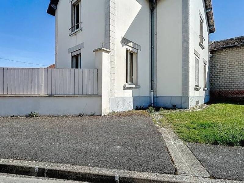 Maison à vendre, 120m², LA NEUVILLE EN TOURNE A FUY