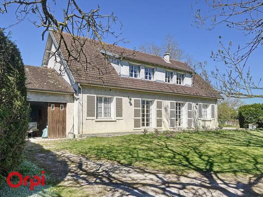 Maison à vendre 199 800 € 6 pièces 5 chambres 187,6 m² 2 892 m² de terrain Montmarault 03390