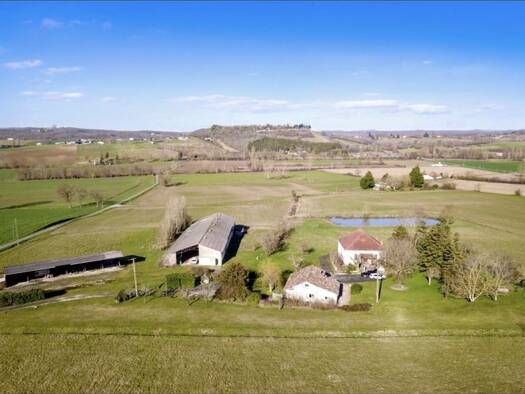 Maison à vendre 299 000 € 7 pièces 6 chambres 200 m² 30 000 m² de terrain Tournon-d'Agenais 47370