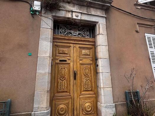 Appartement à vendre 369 000 € 3 pièces 2 chambres 150 m² Étage 1/3 Centre Les Arcs 83460