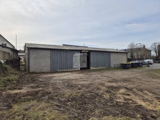 Local d'activités à louer 784 € 170 m² d'espace de stockage Beaumont le Roger 27170
