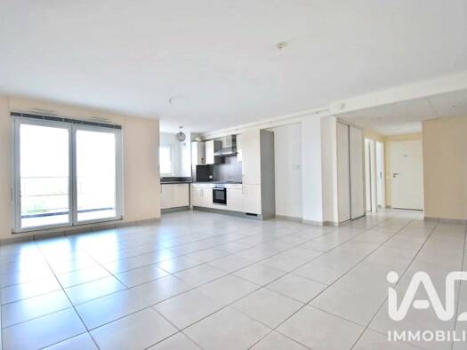 Appartement à vendre 182 000 € 3 pièces 2 chambres 77 m² Étage 1/3 Alsting 57515