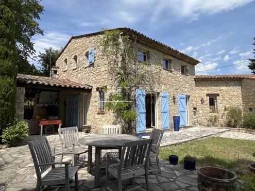 Villa à vendre 850 000 € 6 pièces 3 chambres 177 m² 1 857 m² de terrain Saint-Paul-en-Forêt 83440