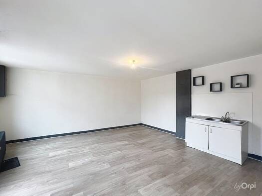 Maison à vendre 81 750 € 3 pièces 2 chambres 64,6 m² 64 m² de terrain Centre Ville Bas Bellerive-sur-Allier 03700