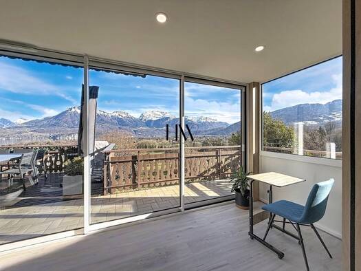 Chalet à vendre 1 350 000 € 8 pièces 5 chambres 176 m² 2 893 m² de terrain Sevrier 74320