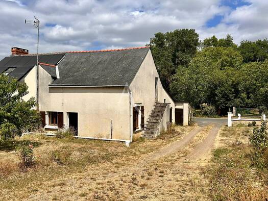 Maison à vendre 88 200 € 1 pièce 1 chambre 34 m² 560 m² de terrain Bellevigne en Layon 49380