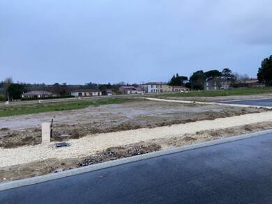 Terrain constructible à vendre 77 450 € 711 m² de terrain Verdelais 33490