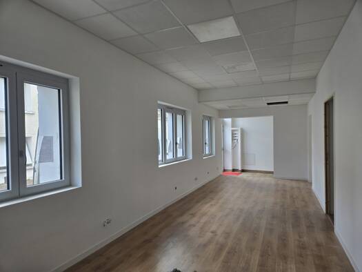 Local commercial à louer 900 € 61,2 m² de surface de vente Rochefort 17300