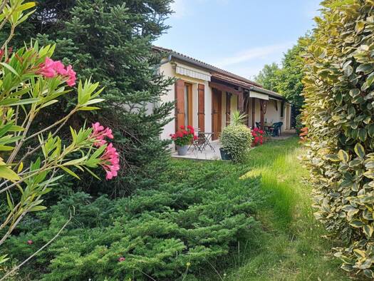 Maison de plain-pied à vendre 189 000 € 4 pièces 3 chambres 92 m² 665 m² de terrain Bergerac 24100