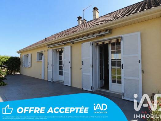 Maison de plain-pied à vendre 210 000 € 4 pièces 4 chambres 89 m² 524 m² de terrain La Chapelle-Saint-Aubin 72650