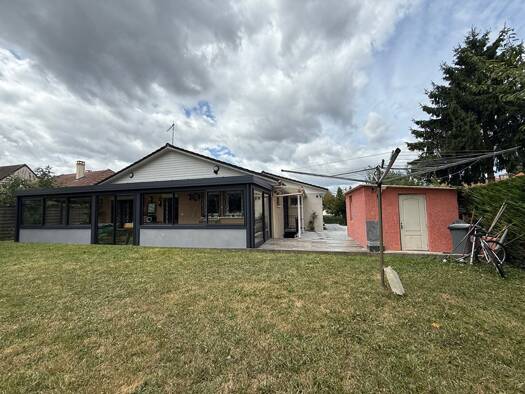 Maison de plain-pied à louer 2 500 € 8 pièces 5 chambres 150 m² 992 m² de terrain Chardonnerettes Nord Sarcelles 95200