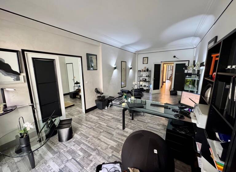 Appartement à vendre 380 000 € 3 pièces 68 m²<br/>superficie 1er<br/>étage Médecin Nice 06000