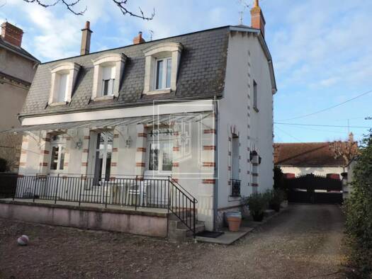 Maison de ville à vendre 190 800 € 7 pièces 4 chambres 150 m² 1 012 m² de terrain Selles-sur-Cher 41130